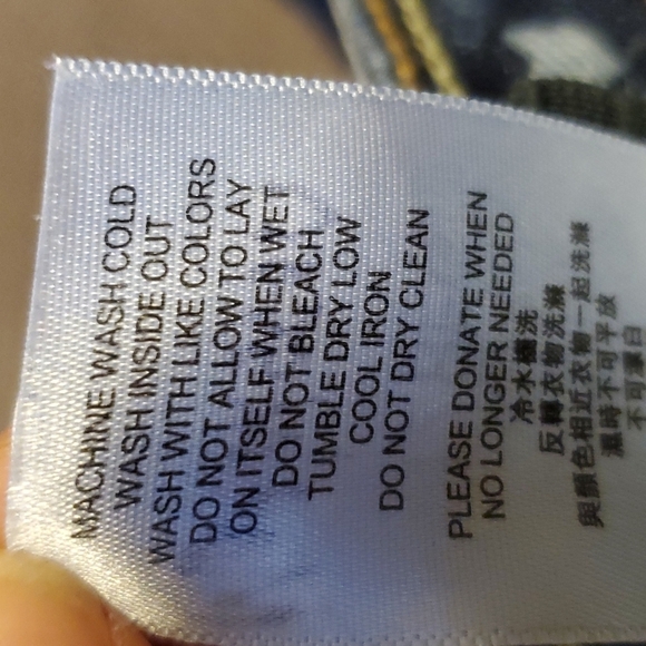 Levi's girls shorts. - Picture 8 of 8